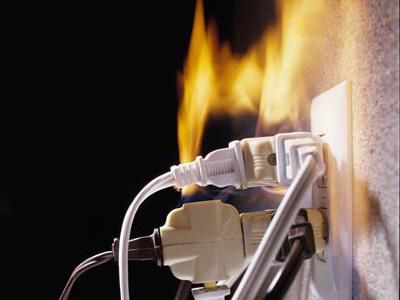 小區充電站淺談電動車充電引發火災的思考